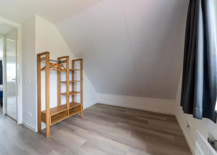 In South Holland By Stompaarde Plas Simonshaven