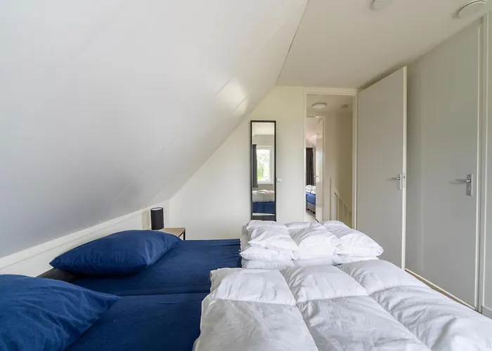 In South Holland By Stompaarde Plas * Simonshaven