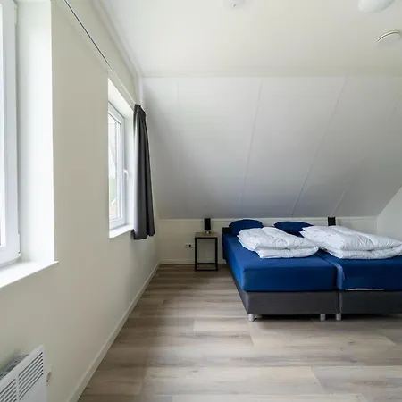 In South Holland By Stompaarde Plas Nyaraló