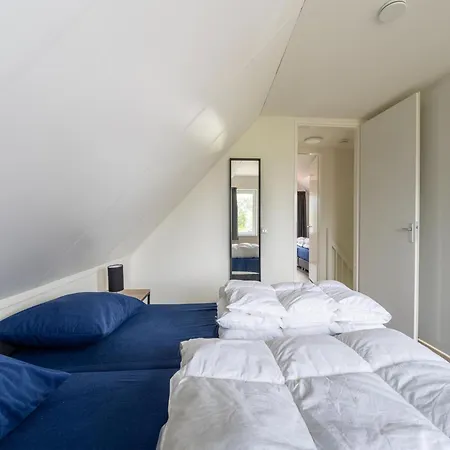 In South Holland By Stompaarde Plas * Simonshaven