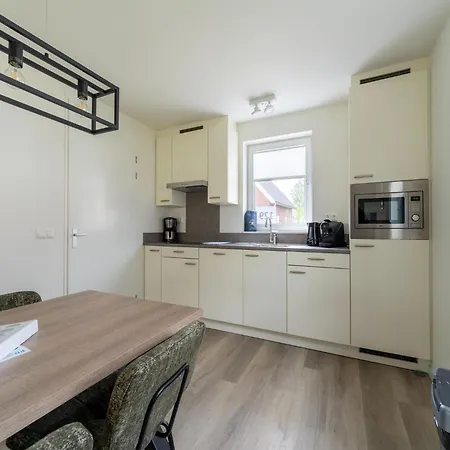 In South Holland By Stompaarde Plas Nyaraló Simonshaven