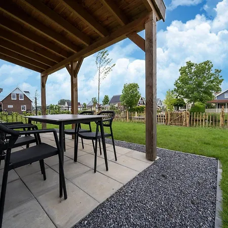 In South Holland By Stompaarde Plas Nyaraló