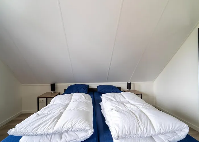 In South Holland By Stompaarde Plas Simonshaven